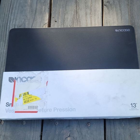NIB- Incase Snap Jacket for 13" MacBook Pro/Thunderbolt 3 - Picture 1 of 8